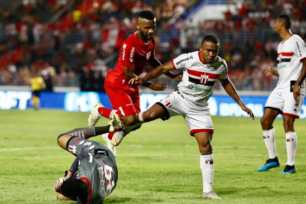 CRB venceu o Botafogo-SP e continua vivo na briga pelo acesso — Foto: Felipe Nyland/ Gazeta de Alagoas