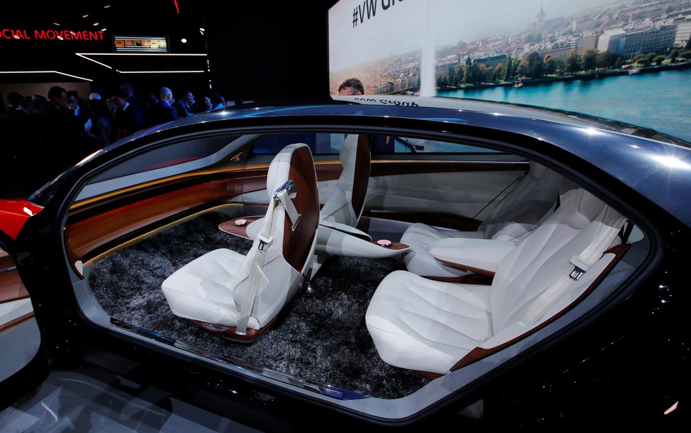 Volkswagen mostra carro sem volante, o conceito I.D. Vizzion, elétrico (Foto: Denis Balibouse/Reuters)