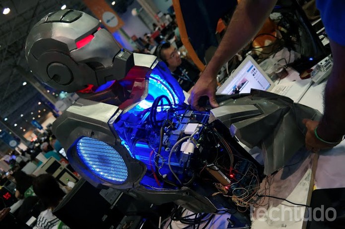 Casemod do Homem de Ferro constru?do com Galileo, da Intel, na Campus Party (Foto: Melissa Cruz/TechTudo)