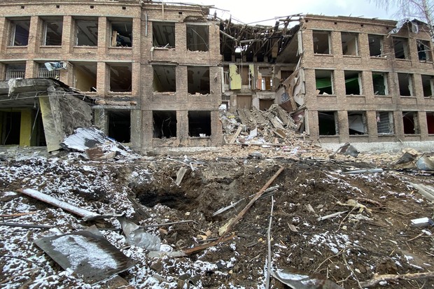 The building of the Vasylkiv Professional College situated on 39 Dekabrystiv Street has been destroyed by the rocket fire launched by Russian invaders, Vasylkiv, Kyiv Region, northern Ukraine, on March 1, 2022, in Vasylkiv, Ukraine.  (Photo by UKRINFORM/U (Foto: NurPhoto via Getty Images)