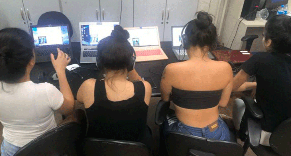 Quatro mulheres foram presas suspeitas de atuarem em 'call center do crime' em São Paulo — Foto: Divulgação/Polícia Civil