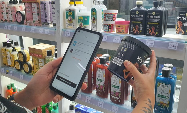 Autoatendimento: com o aplicativo, consumidor poderá registrar os produtos e pagar a compra 