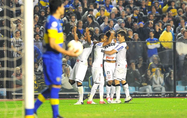 Romarinho comemora gol do Corinthians contra o Boca Juniors (Foto: Marcos Ribolli / Globoesporte.com)