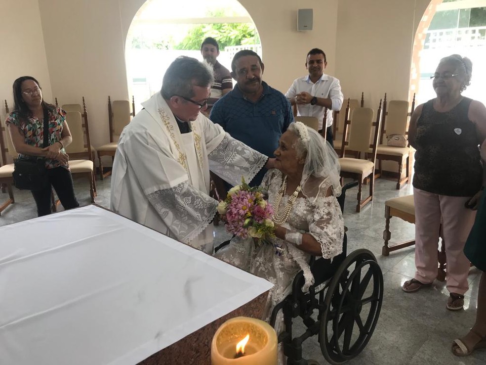 Padre oficializa união em hospital do Ceará — Foto: Reprodução/SVM