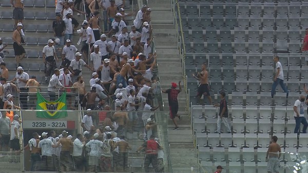 Torcedores Do Athletico E Atletico Mg Entram Em Conflito Na Arena Da Baixada Brasileirao Serie A Ge