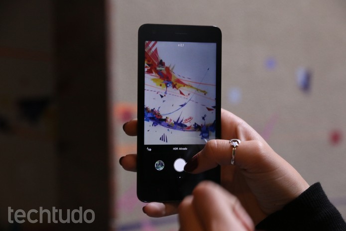 Câmera de 8 megapixels com HDR tira boas fotos para um smart barato (Foto: Luana Marfim/TechTudo)