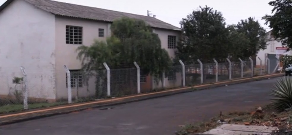 Ex-moradores devem desocupar condomínio interditado após decisão da Justiça, em Foz do Iguaçu — Foto: RPC/Reprodução