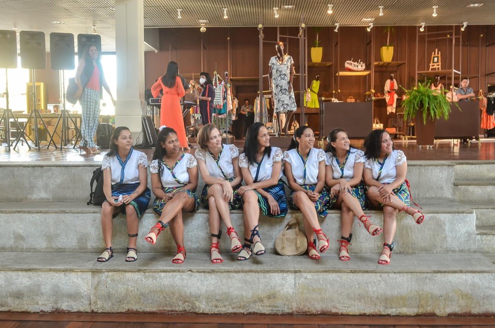 Mulheres privadas de liberdade estiveram presentes no desfile das peças confeccionadas por elas. — Foto: Uchoa Siçva/ NCS Seap