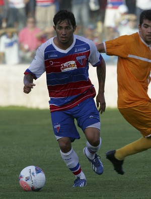 Assisinho segue com 24 gols na temporada (Foto: Bruno Gomes/Agência Diário)