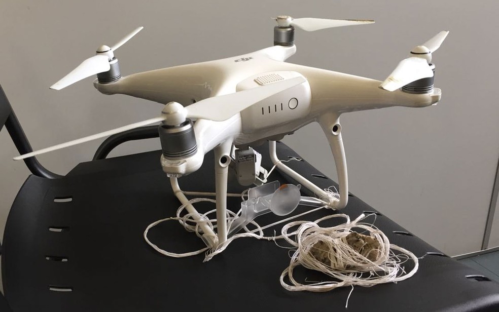 Drone foi interceptado quando transportava celulares e droga para presídio de SP (Foto: Divulgação/Secretaria de Administração Penitenciária)