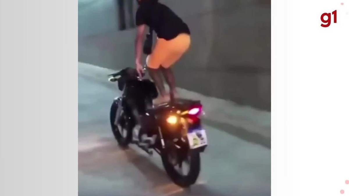 Motoqueiro fica em pé na moto e cai do veículo em movimento em túnel de  Fortaleza; vídeo | Ceará | G1