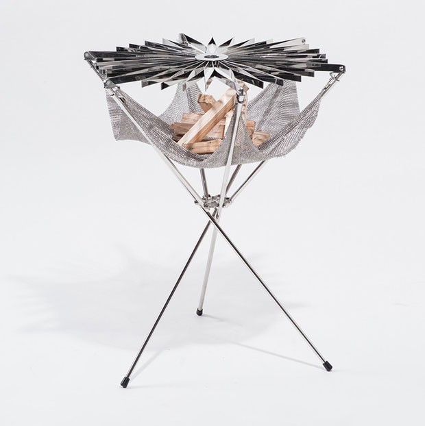 Grillo, uma churrasqueira portátil que se fecha como um guarda-chuva (Foto: Reprodução)