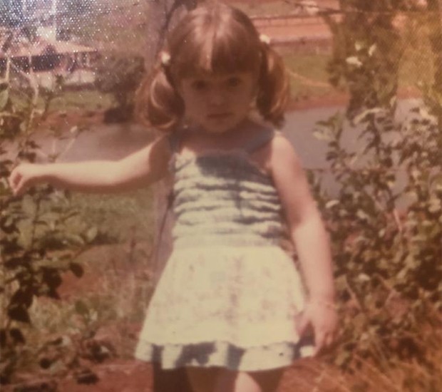 Renata Banhara em foto da infância: vida simples no interior de SP (Foto: Arquivo pessoal)
