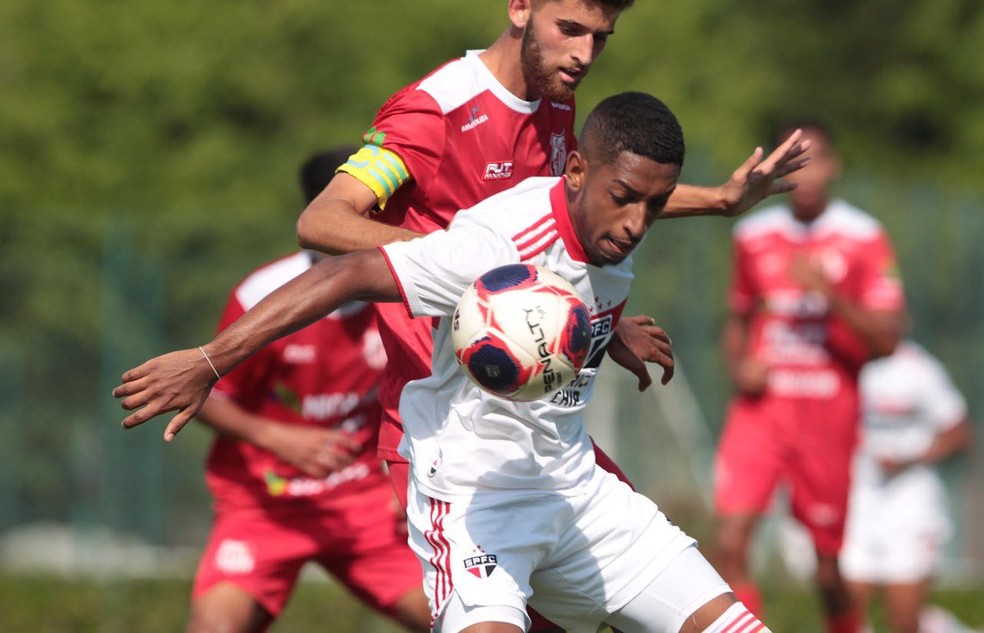Lance de São Paulo x Capivariano pelo Paulista sub-20 — Foto: Rubens Chiri/Saopaulofc.net 