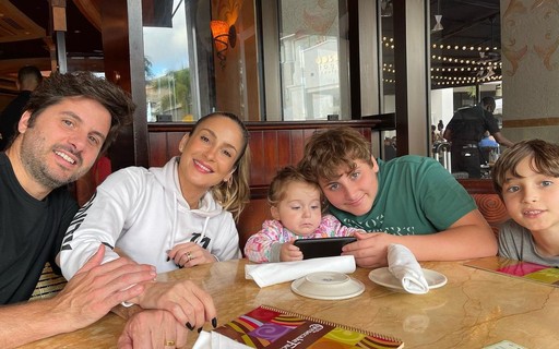 Claudia Leitte posta "sem filtro" com a família: "Tudo tão perfeito"