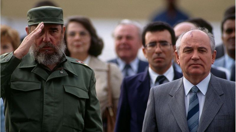 Fidel Castro e Gorbachev em Cuba; estadista russo visitou a ilha em 1989 em meio a reformas em seu país (Foto: AFP via BBC News)