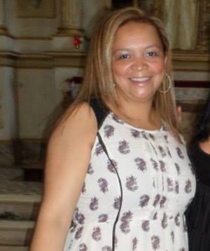 Katiane Lopes Pires já reclamava das agressões que sofria do marido e até procurou a polícia em Paris (Foto: Reprodução/Facebook)