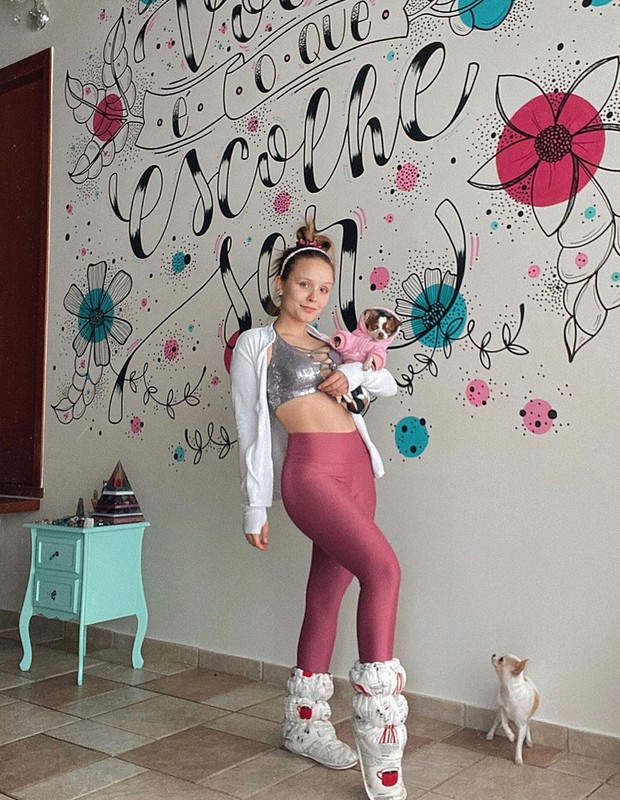 Larissa Manoela Sobre Quarentena Treino Yoga Medita O Luta Dan A