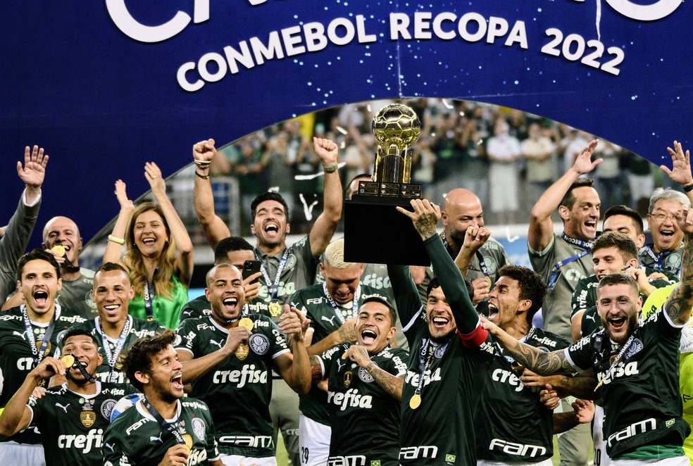 Palmeiras levanta taça da Recopa Sul-Americana — Foto: Marcos Ribolli