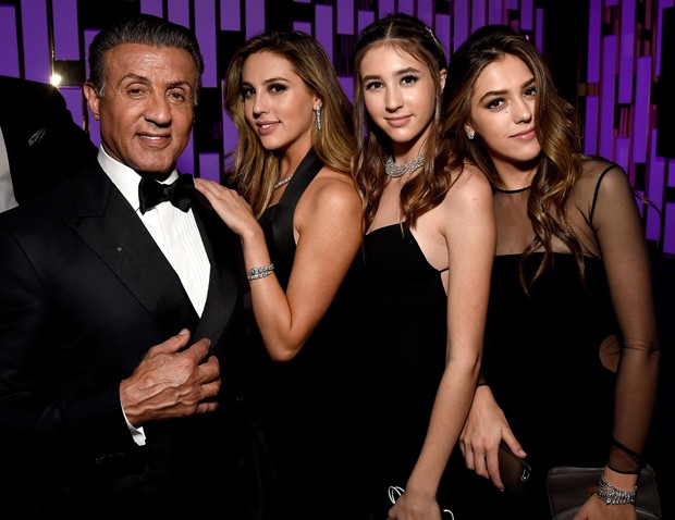 Sylvester Stallone com as filhas: Scarlet, Sophia e Sistine Stallone (Foto: Getty Images)