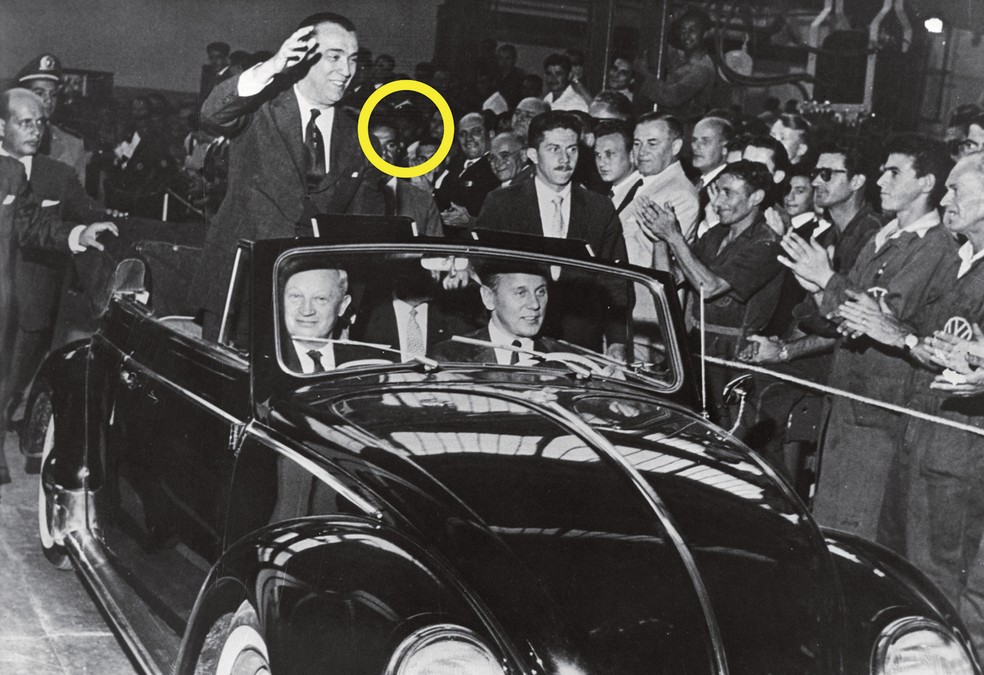 Fritz na histórica inauguração da fábrica VW da Anchieta, em 1959 — Foto: Acervo MIAU