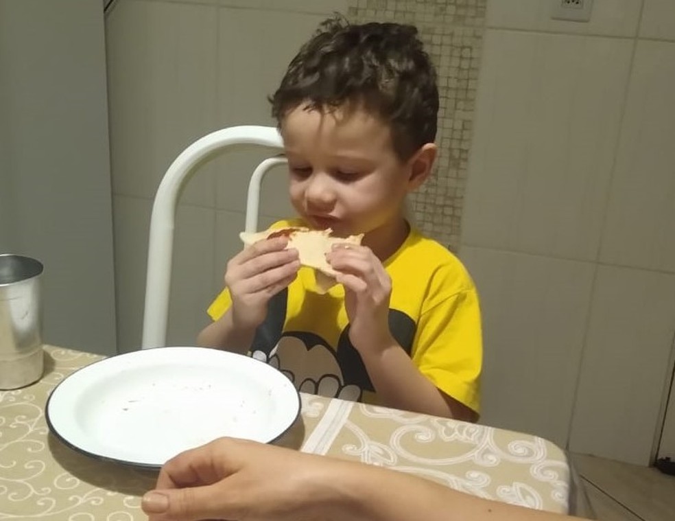 Pequeno Gabriel Atilho, de 4 anos, ganhou uma pizza sem recheio e viralizou na web  Foto: Arquivo Pessoal