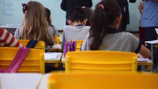 Dados do Censo ajudam a traçar panorama de estudantes de escolas, incluindo taxas de abandono (Foto: ANDRÉ NERY/MEC, via BBC News Brasil)