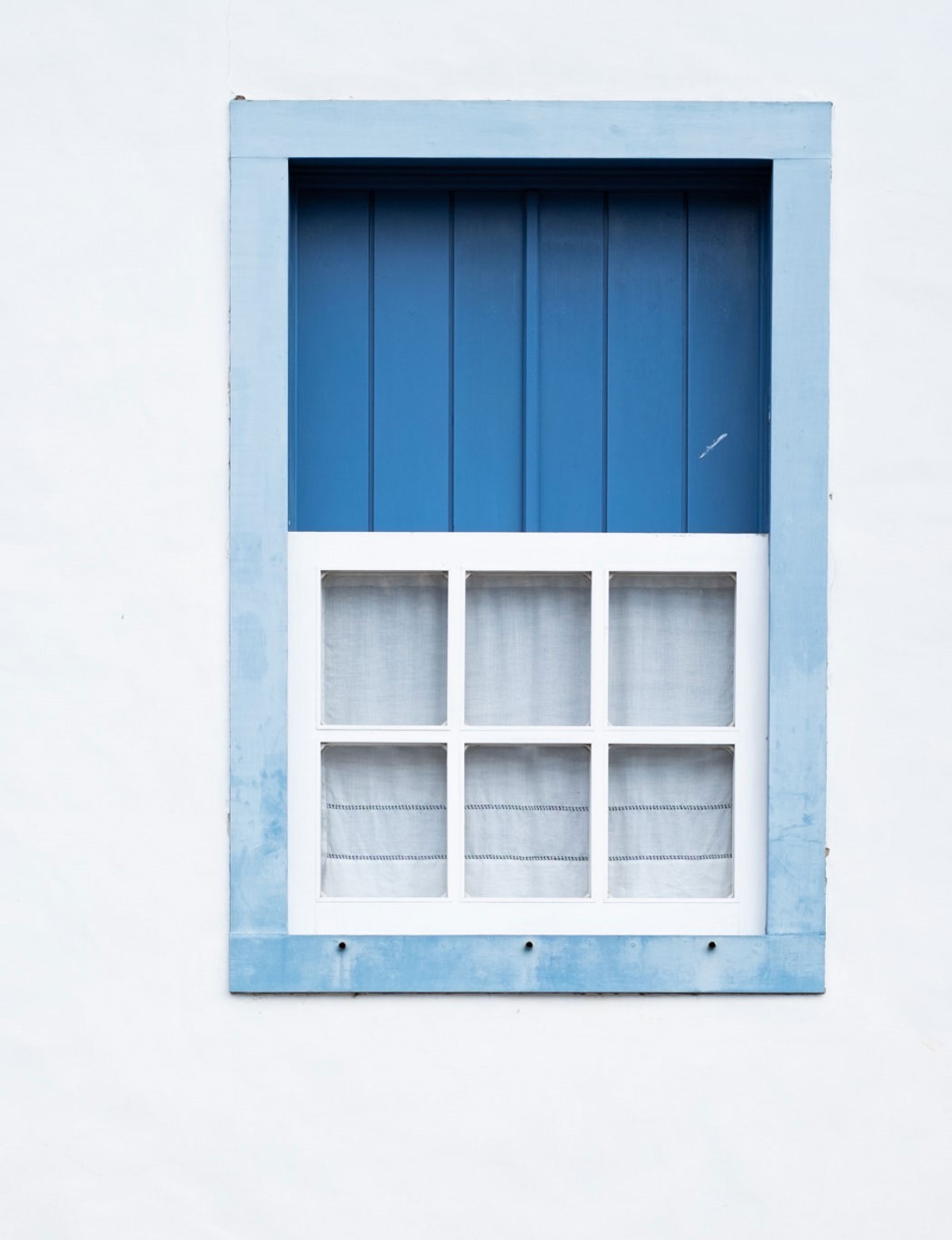 Visão artística de janela típica colonial em Tiradentes (MG), pelo projeto BrasisQueVi (Foto: Fotografia de @marcelooseas em colaboração com @gabrielfernandesarch)