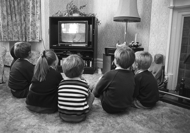 Ficar muito tempo à frente da TV pode ser indício de depressão, conclui estudo (Foto: Getty Images)