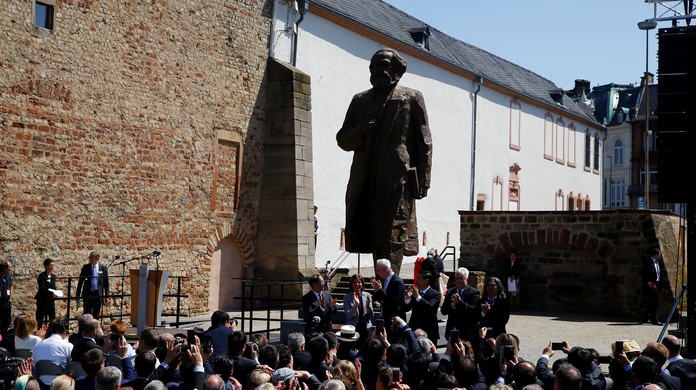Resultado de imagem para divisao sobre karl marx ressurge na alemanha apos o seu bicentenario
