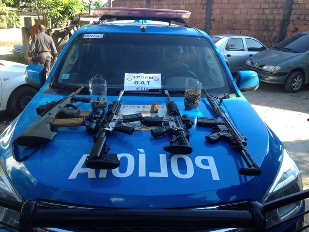 Quatro Fuzis apreendidos durante operação da Polícia Militar e Polícia Civil nesta quarta (29) (Foto: Divulgação/ Polícia Militar)