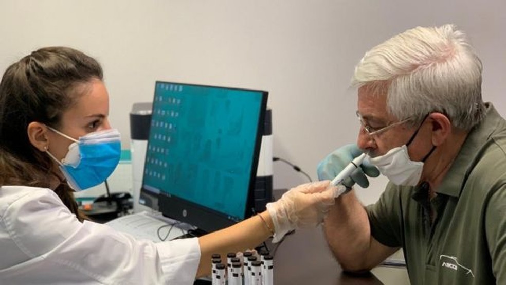 Um dos centros de reabilitação na Espanha é a Unidade de Treinamento Olfativo do Hospital Quirónsalud Sagrado Corazón de Sevilha — Foto: Quiron Salud via BBC