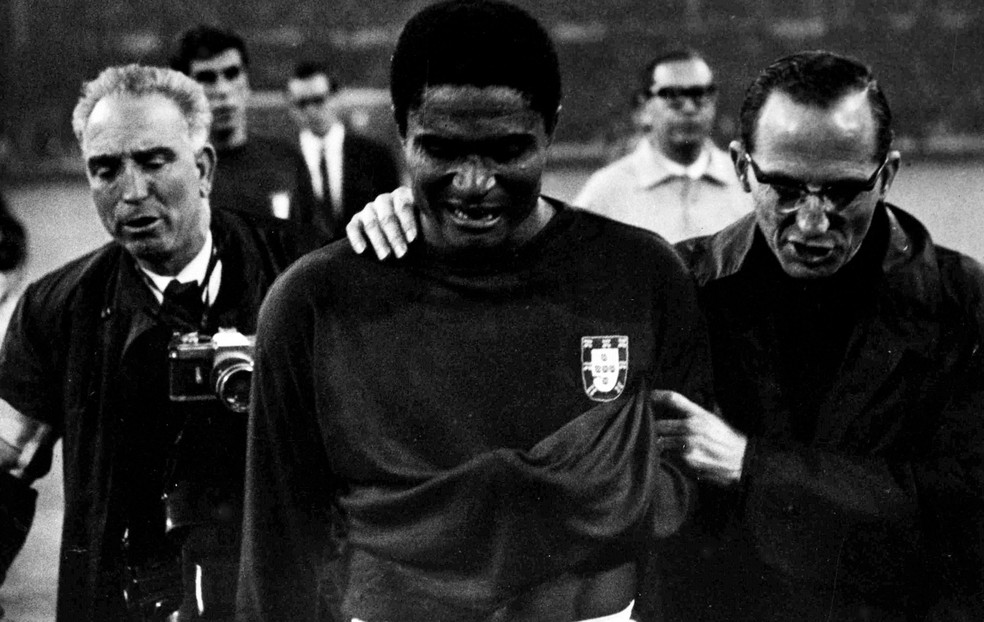 Eusebio portugal semifinal inglaterra 1966 — Foto: Agência AP