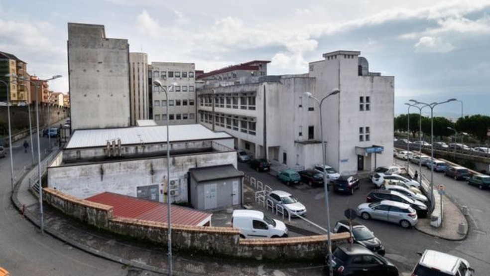 Homem foi acusado de ser funcionário fantasma por 15 anos em um hospital da região da Calabria — Foto: Getty Images/Via BBC