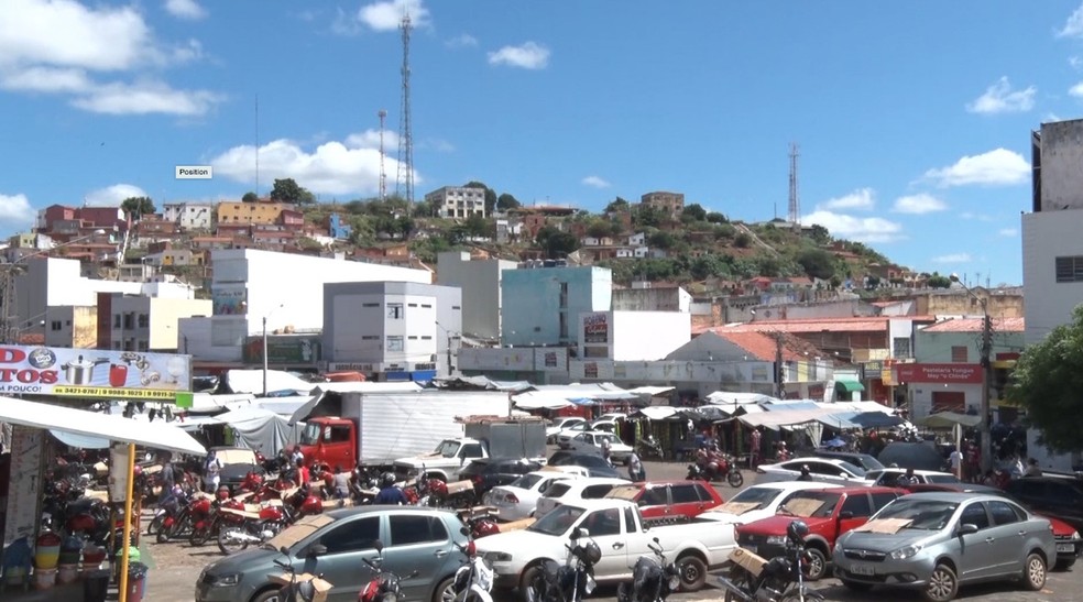 Feira livre em Picos é reaberta — Foto: TV Clube