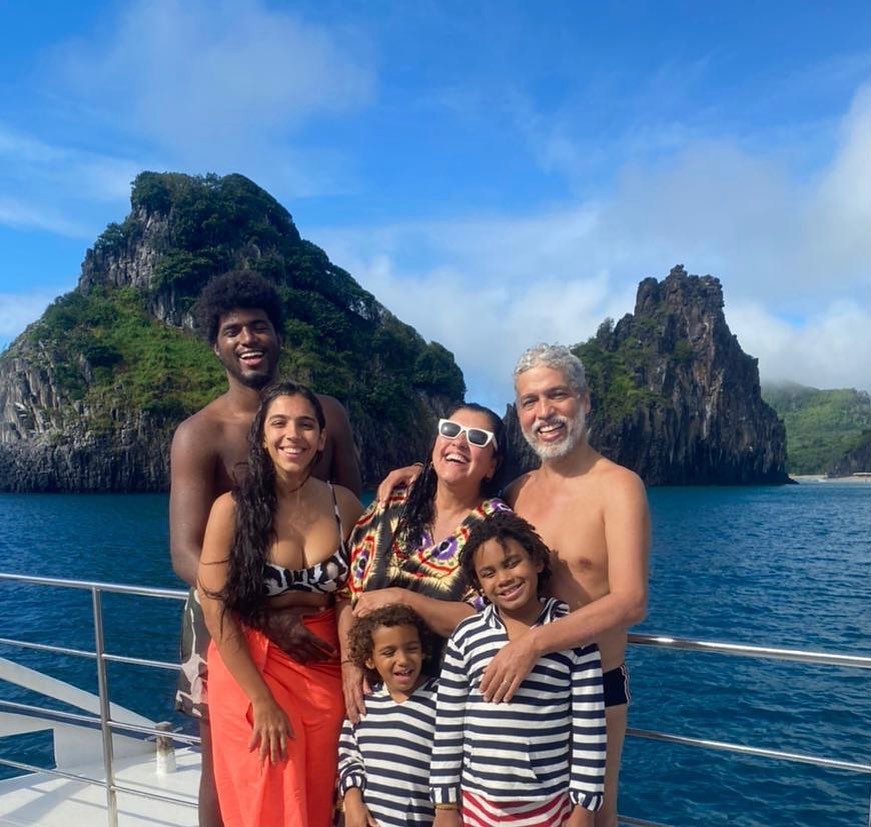 Regina Casé e sua família (Foto: Reprodução Instagram)