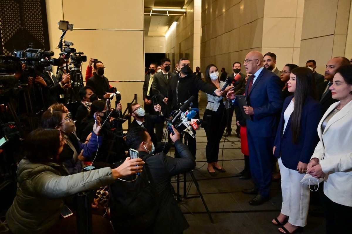 Governo e oposição da Venezuela chegam a acordos parciais em negociações no México