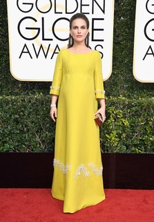 Natalie Portman apostou em um longo da Prada em 2017