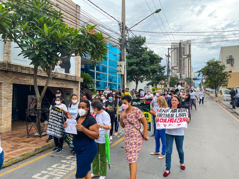 Profissionais cobram aprovação do piso salarial para a categoria — Foto: Coren-MT