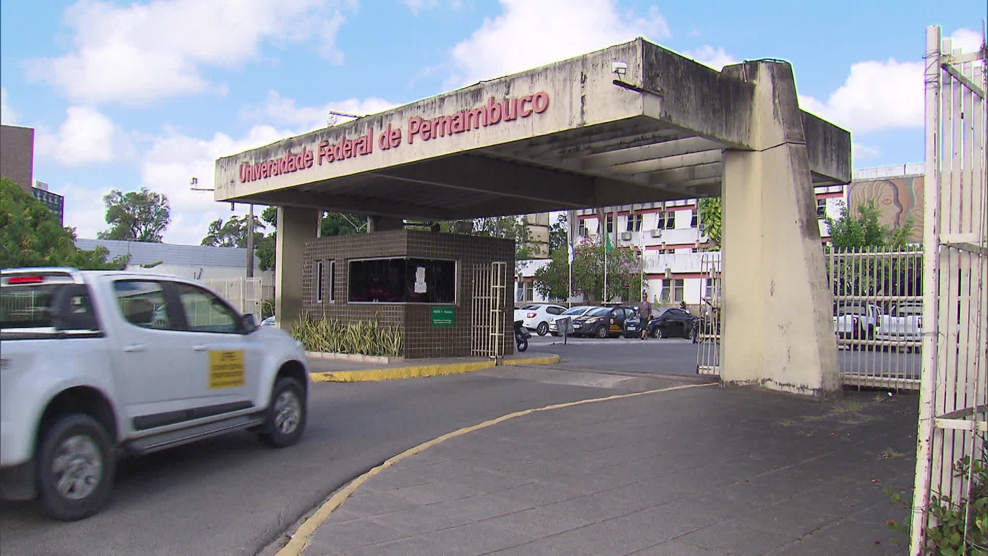 Justiça concede liminar reservando vaga para jovem autodeclarada parda desclassificada em avaliação de cotistas da UFPE