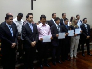 Prefeito, vice-prefeito e nove vereadores de Nova Campina receberam diplomas. (Foto: Giliardy Freitas / TV TEM)