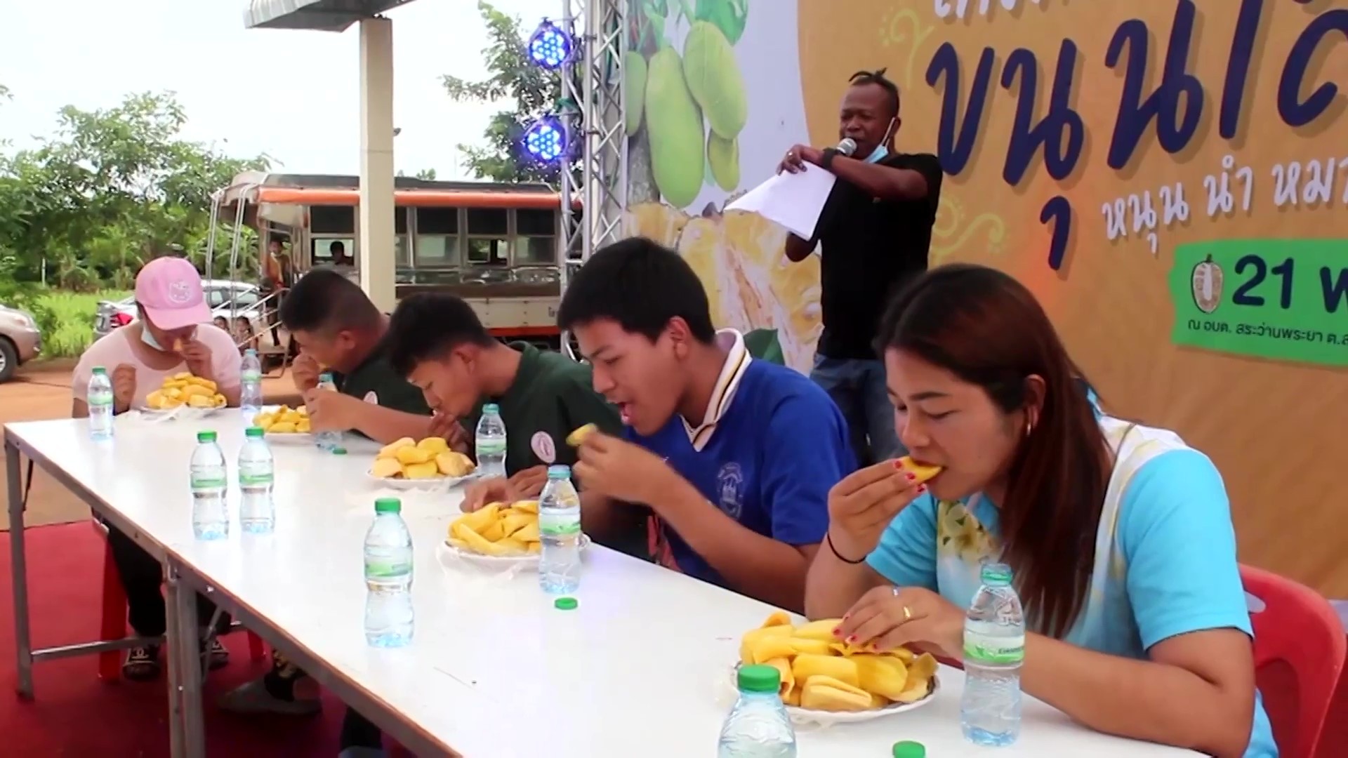 Concurso premiava quem comesse mais jaca em festival na Tailândia (Foto: Newsflare)