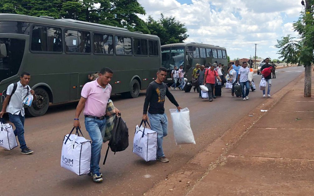 Grupo de 99 venezuelanos chega a Dourados (MS) no começo deste ano — Foto: Danúbia Braga/TV Morena