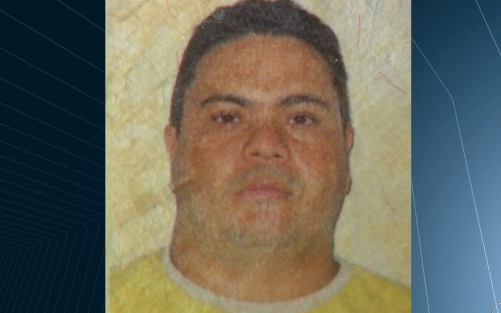 Segundo mÃ£e, Marcos foi morto apÃ³s se recusar a entregar carteira com R$ 800 para assaltantes (Foto: TV Anhanguera/ReproduÃ§Ã£o)