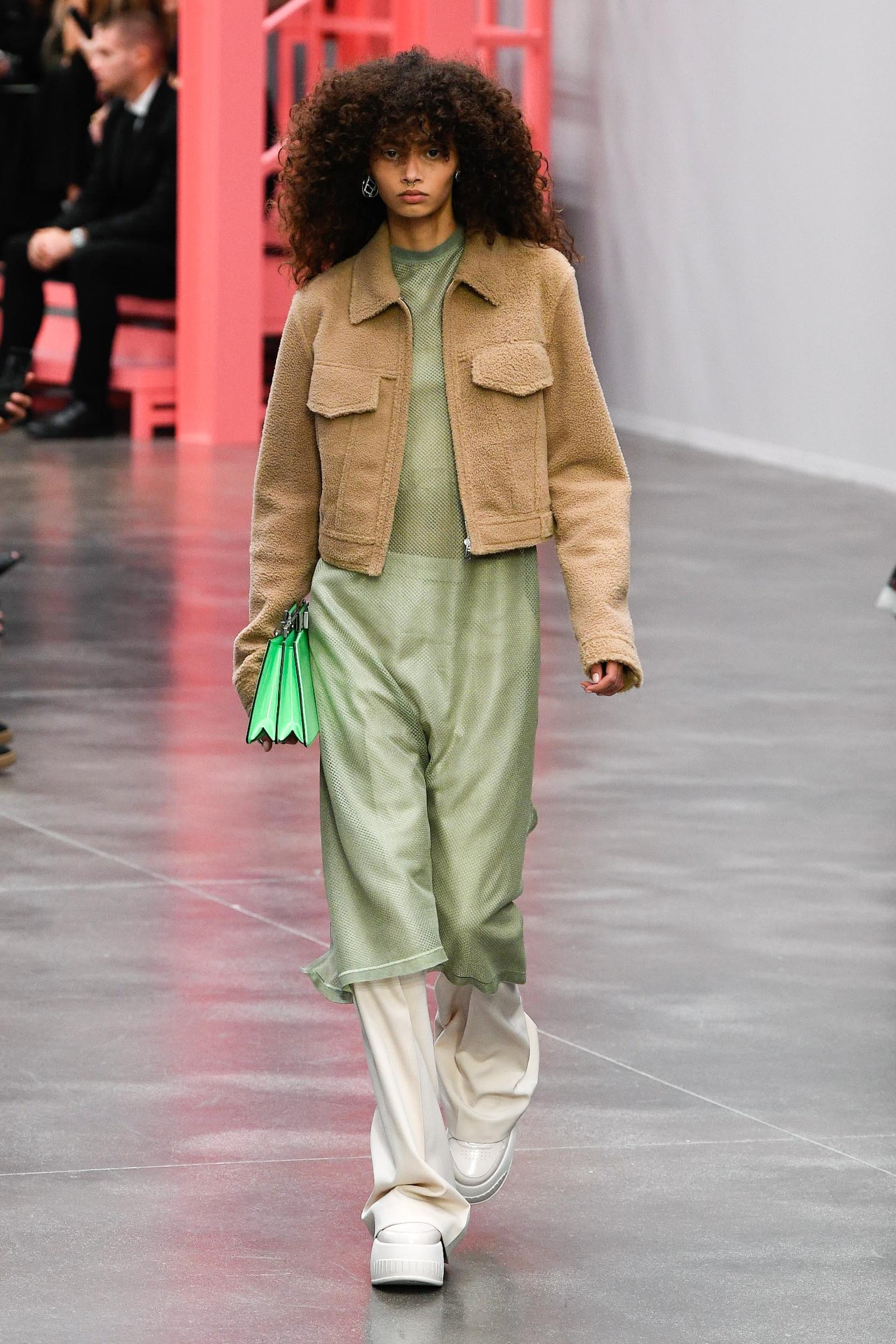 fendi-mil-o-ver-o-2023-desfiles-vogue