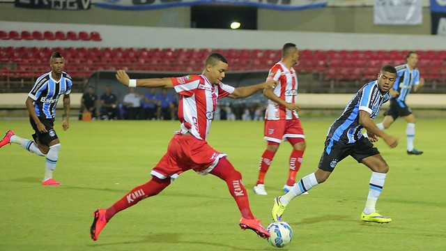 Bruno Henrique marca de cabeça e Flamengo vence Chapecoense na Arena Condá  - TNH1