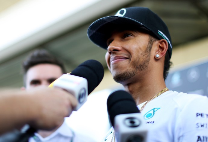 Lewis Hamilton se mostra tranquilo neste fim de semana de GP do Brasil (Foto: Getty Images)