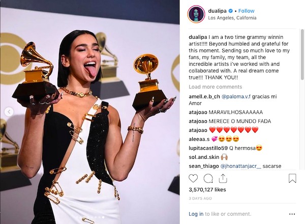 A cantora Dua Lipa no post celebrando os troféus conquistados por ela no Grammy 2019 (Foto: Instagram)