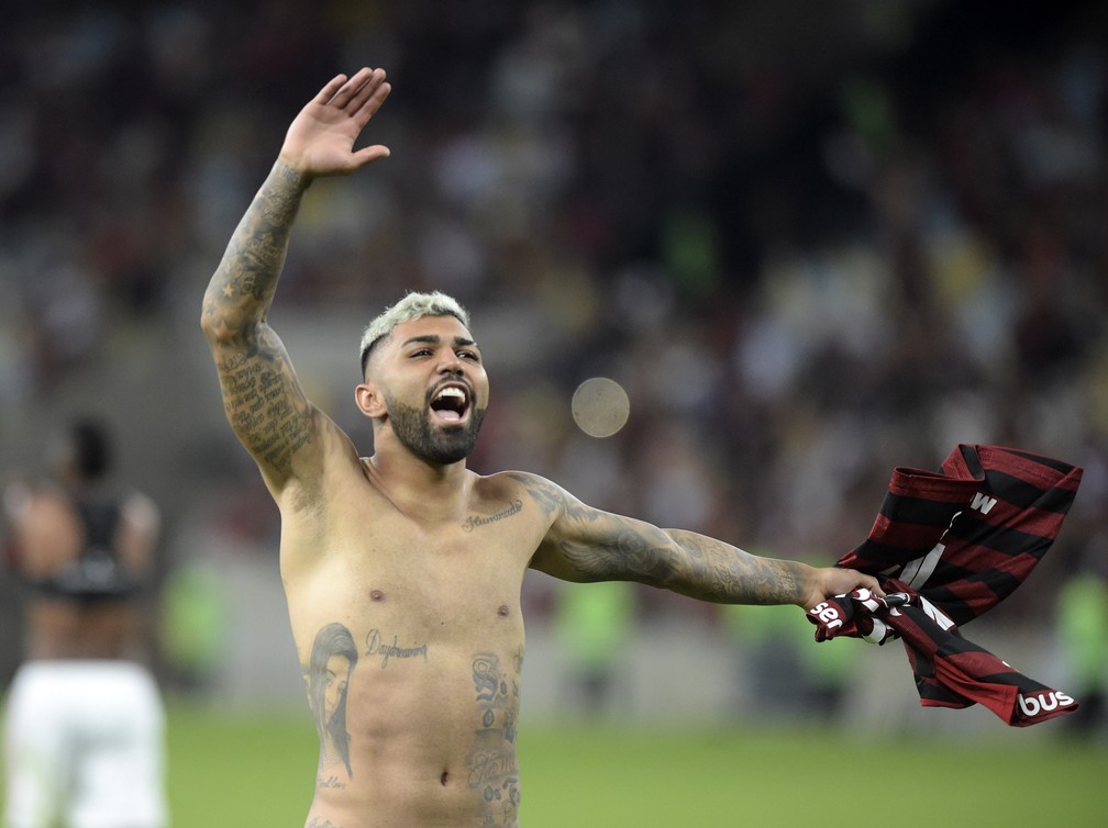 Gabigol celebra a classificação para as quartas da Libertadores — Foto: André Durão
