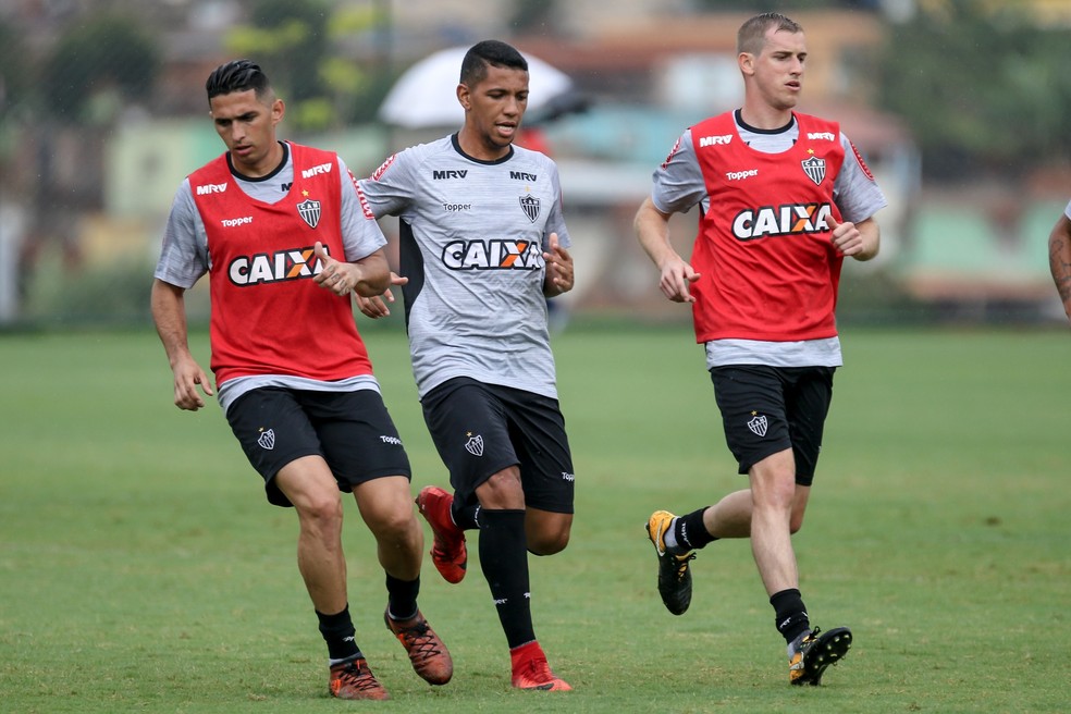 Adilson e Danilo foram relacionados para o jogo contra o Patrocinense; Yago não (Foto: Bruno Cantini/ Atlético-MG)